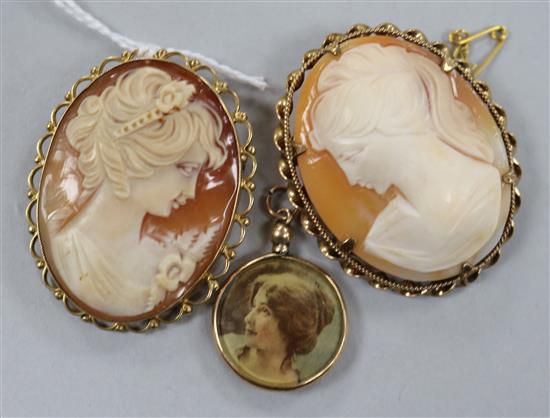 A cameo brooch in 9ct gold mount, another cameo brooch and a 9ct gold-mounted circular portrait locket